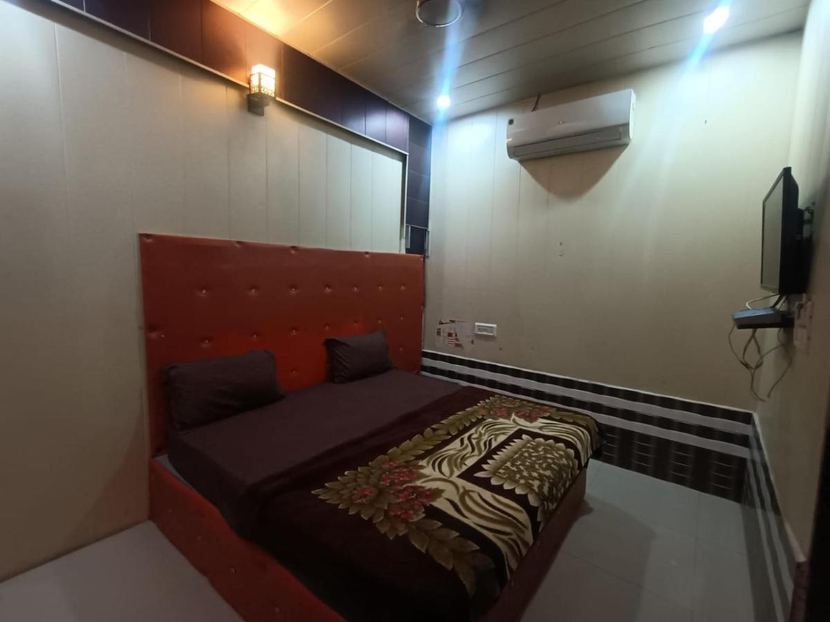 Yamnotri Dham Hotel Vrindávan Kültér fotó