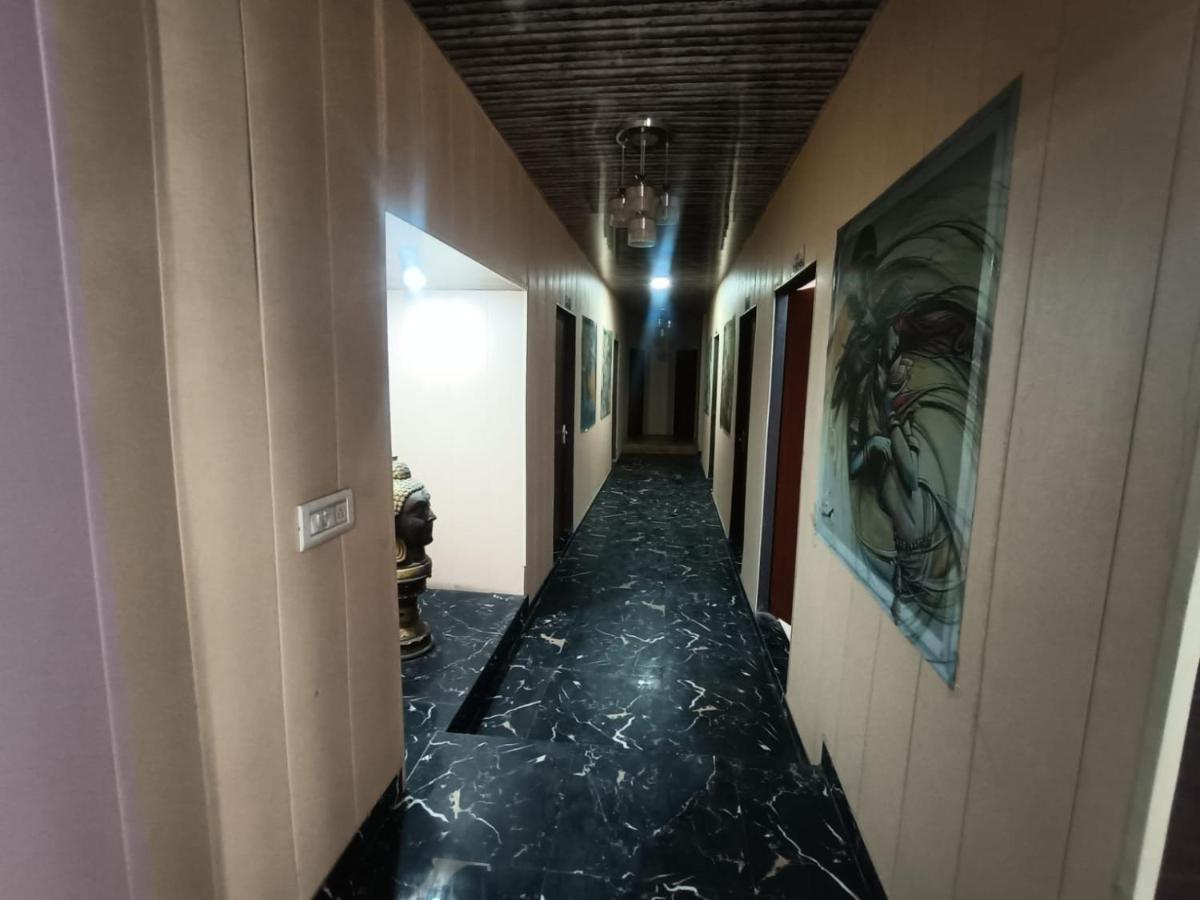 Yamnotri Dham Hotel Vrindávan Kültér fotó