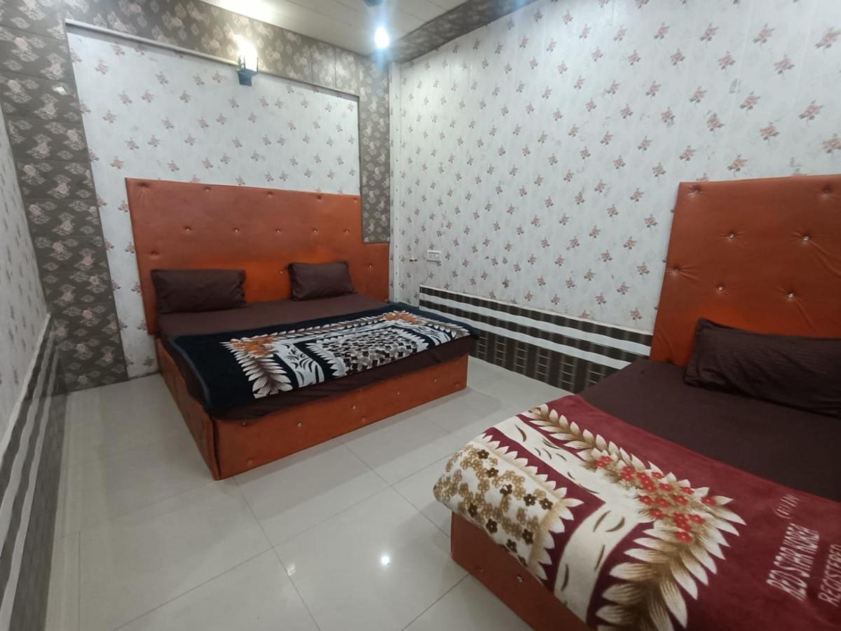 Yamnotri Dham Hotel Vrindávan Kültér fotó