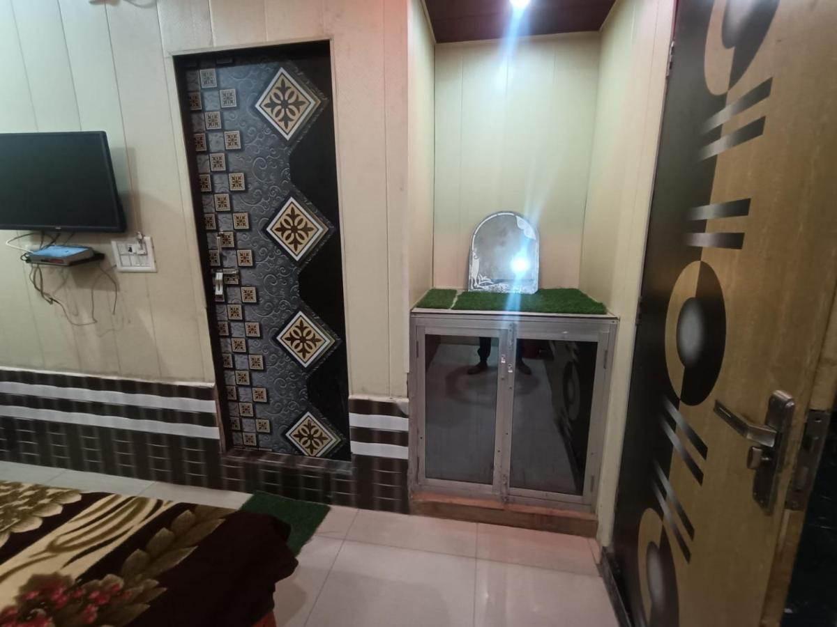 Yamnotri Dham Hotel Vrindávan Kültér fotó