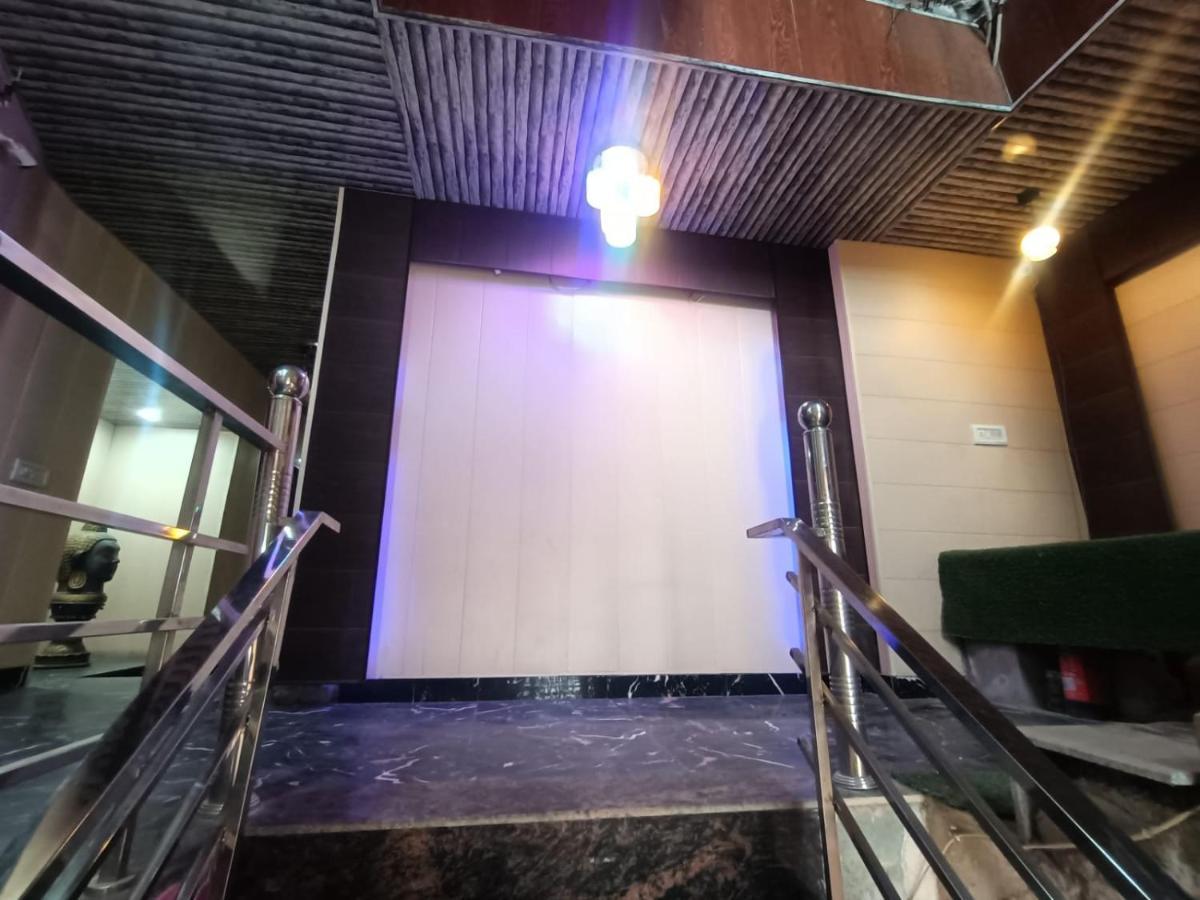 Yamnotri Dham Hotel Vrindávan Kültér fotó