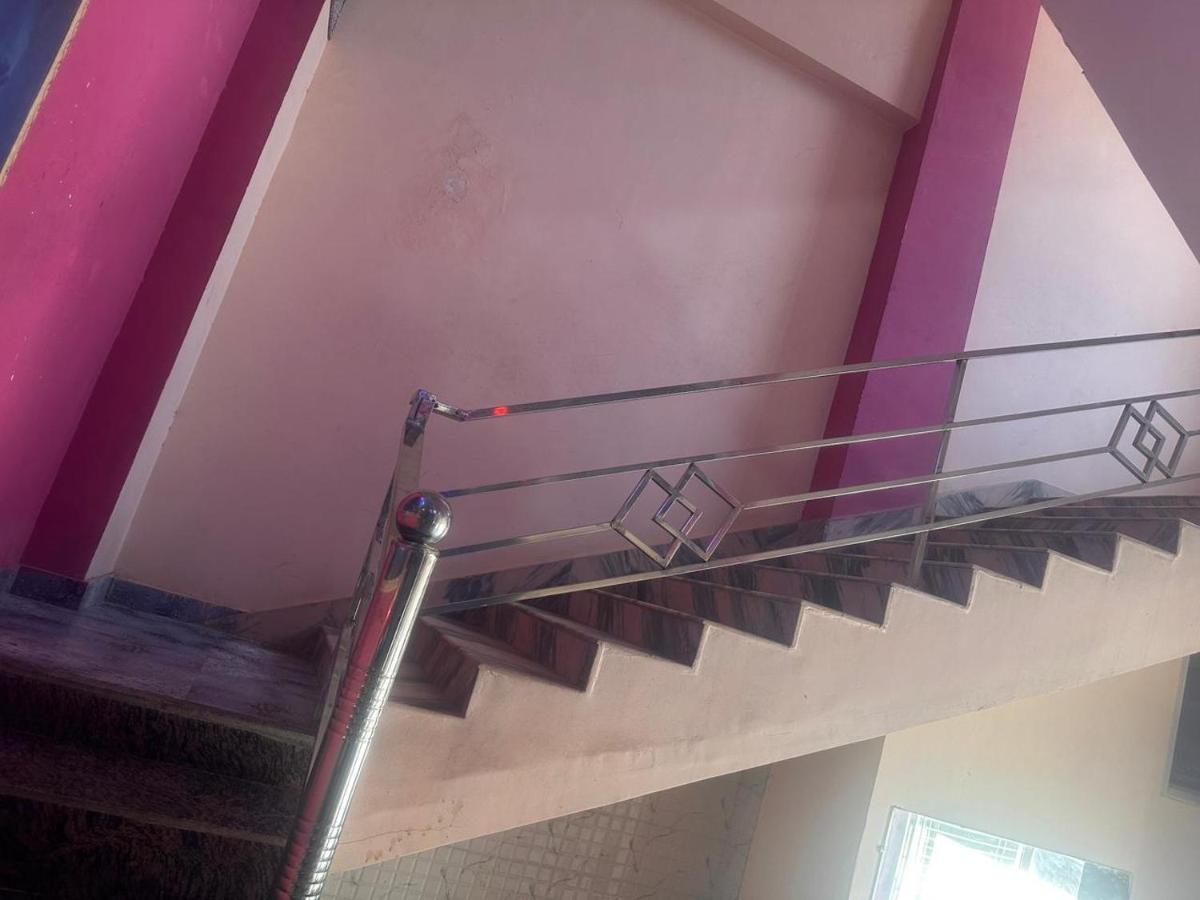 Yamnotri Dham Hotel Vrindávan Kültér fotó