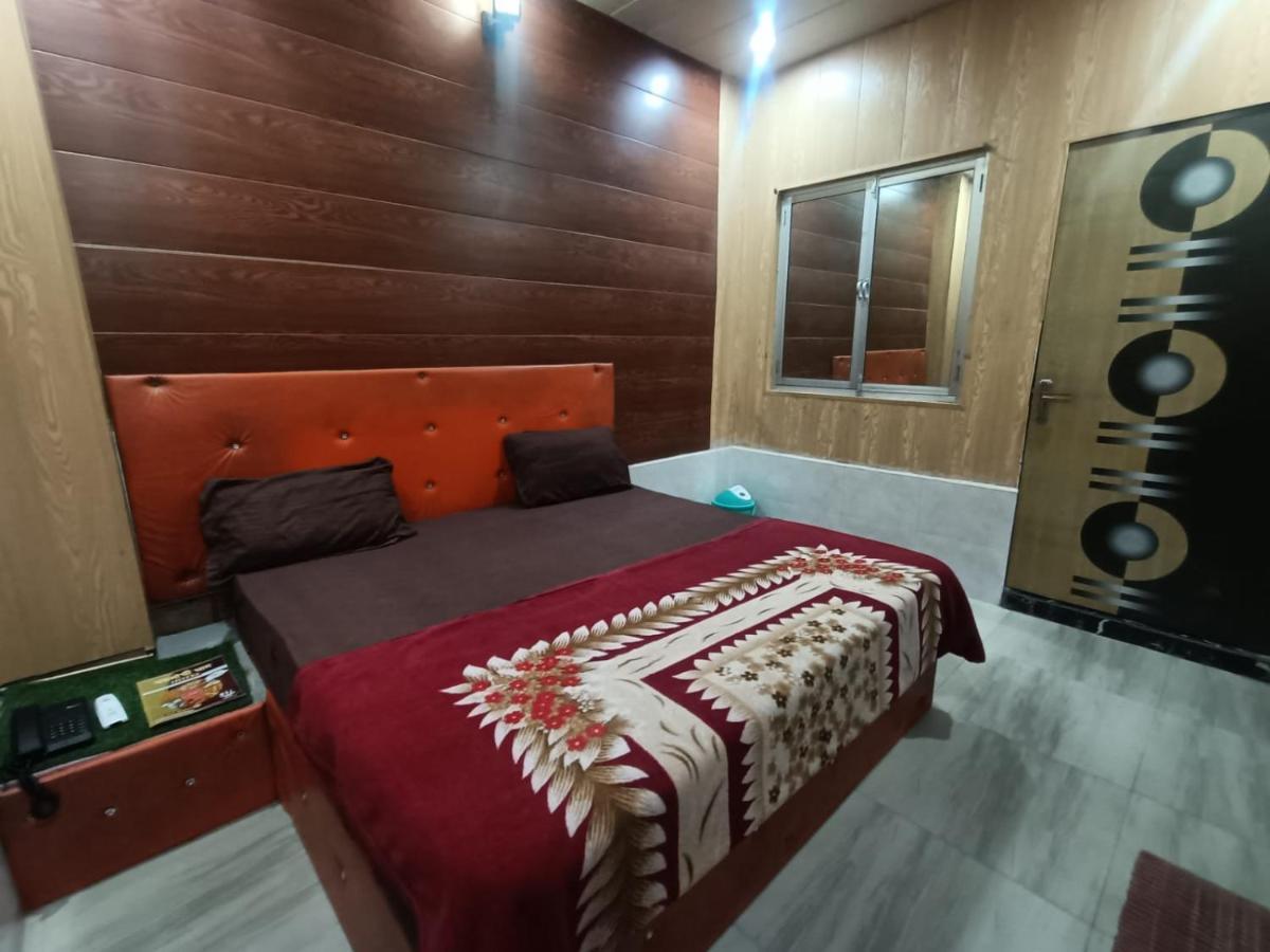 Yamnotri Dham Hotel Vrindávan Kültér fotó
