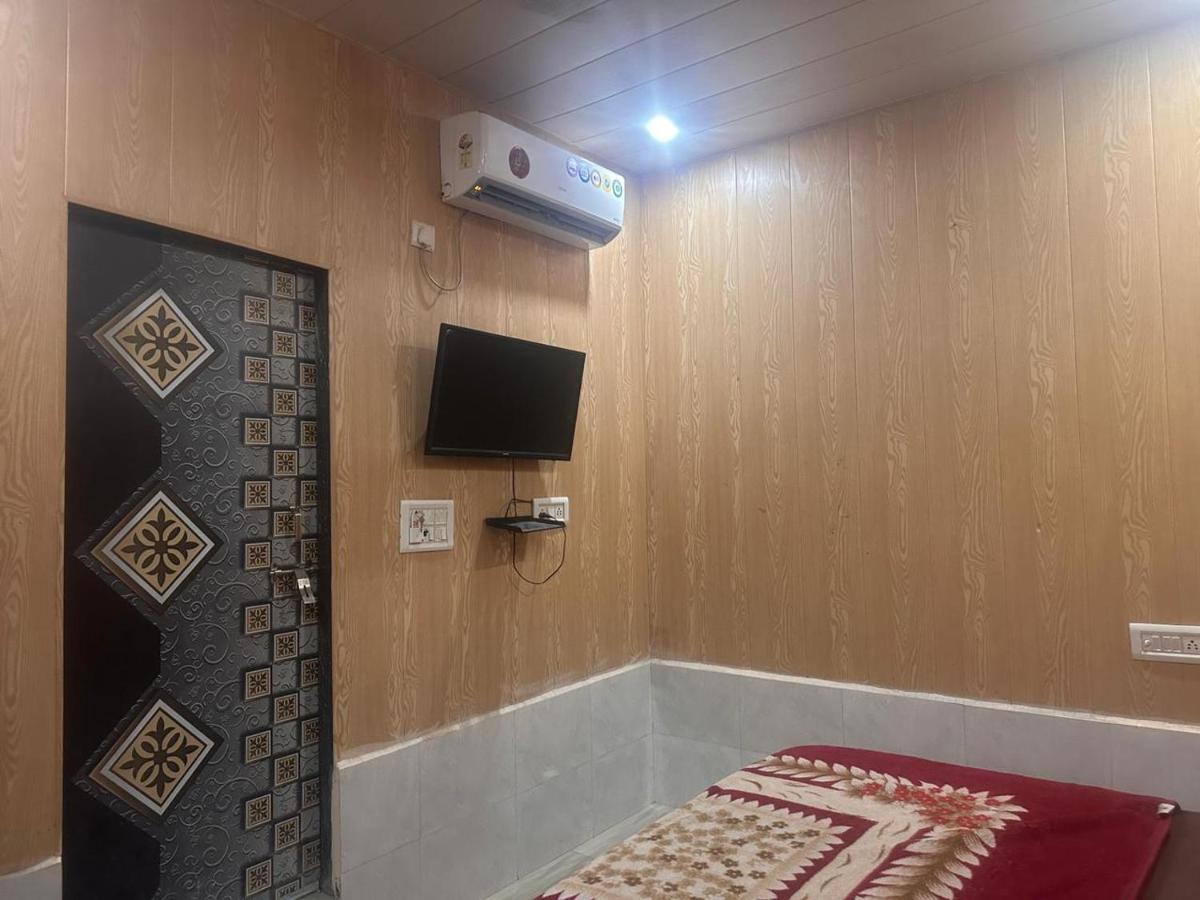Yamnotri Dham Hotel Vrindávan Kültér fotó