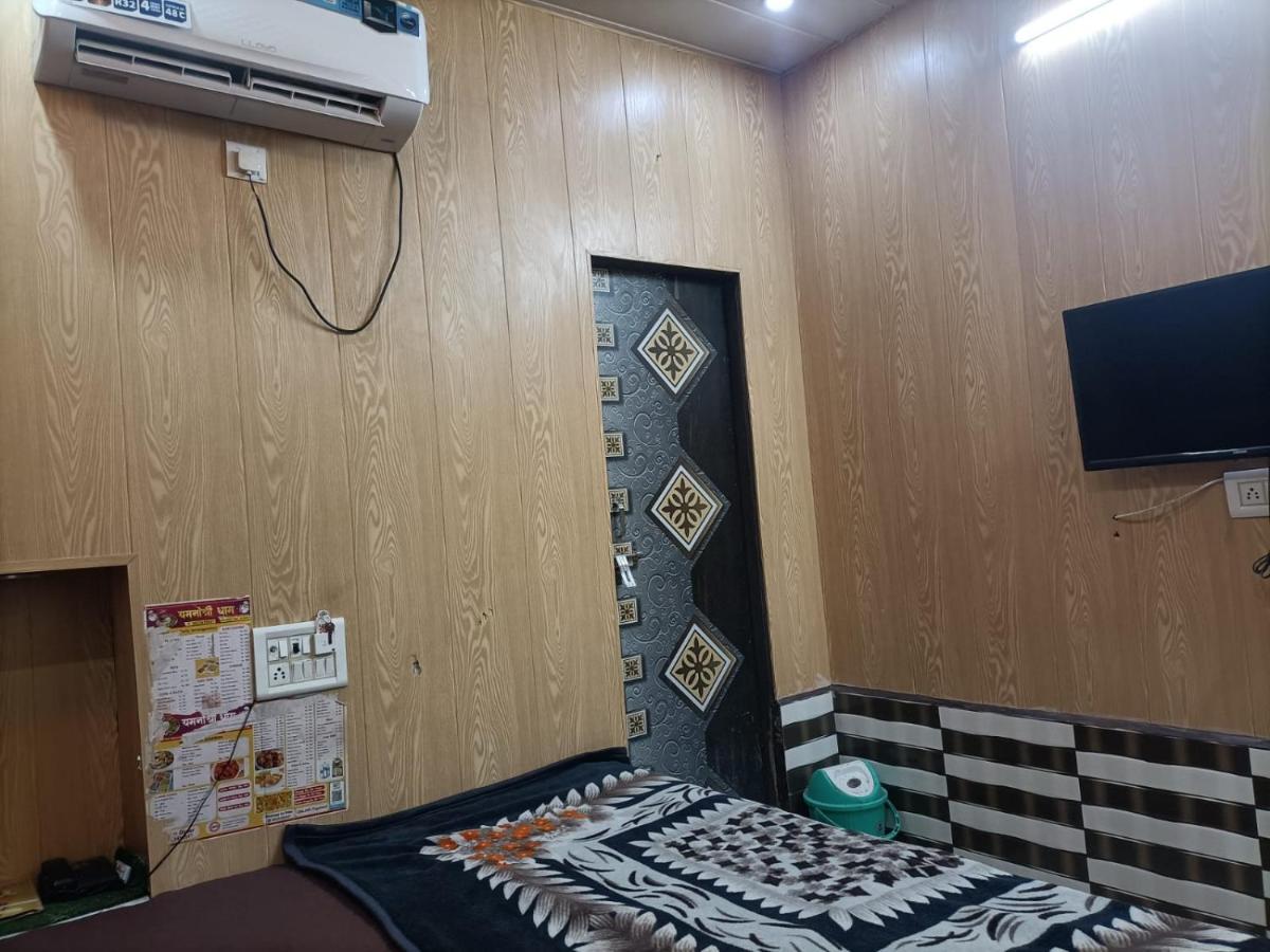 Yamnotri Dham Hotel Vrindávan Kültér fotó