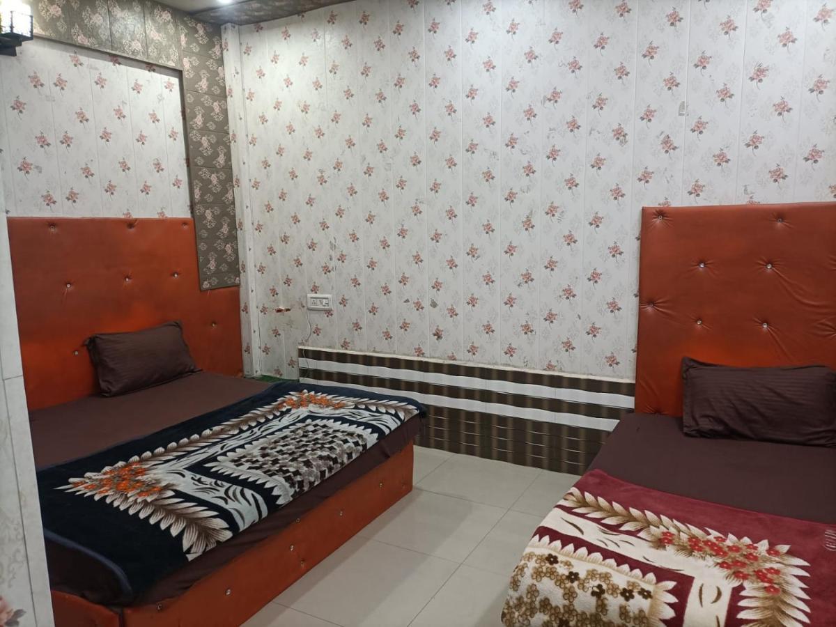 Yamnotri Dham Hotel Vrindávan Kültér fotó