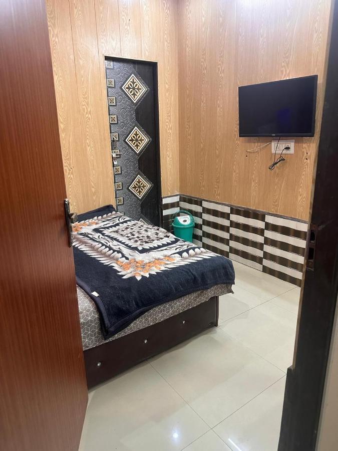 Yamnotri Dham Hotel Vrindávan Kültér fotó