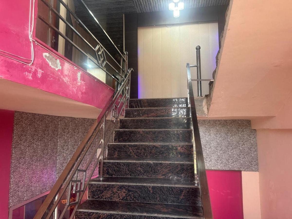Yamnotri Dham Hotel Vrindávan Kültér fotó