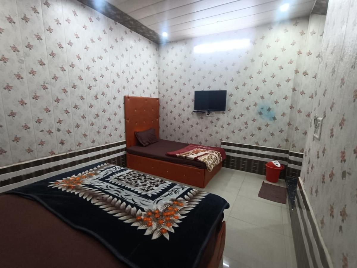 Yamnotri Dham Hotel Vrindávan Kültér fotó