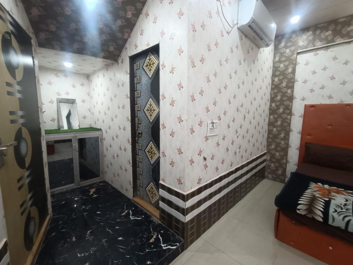 Yamnotri Dham Hotel Vrindávan Kültér fotó