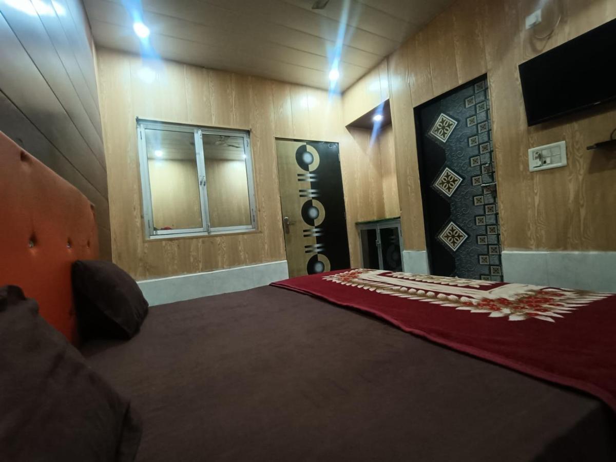 Yamnotri Dham Hotel Vrindávan Kültér fotó