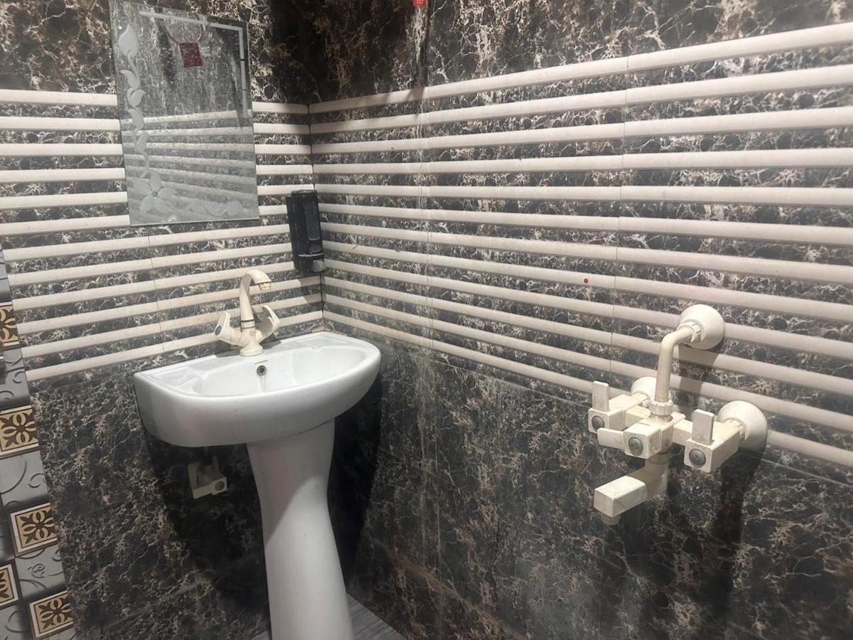 Yamnotri Dham Hotel Vrindávan Kültér fotó