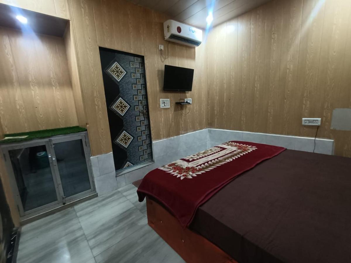 Yamnotri Dham Hotel Vrindávan Kültér fotó