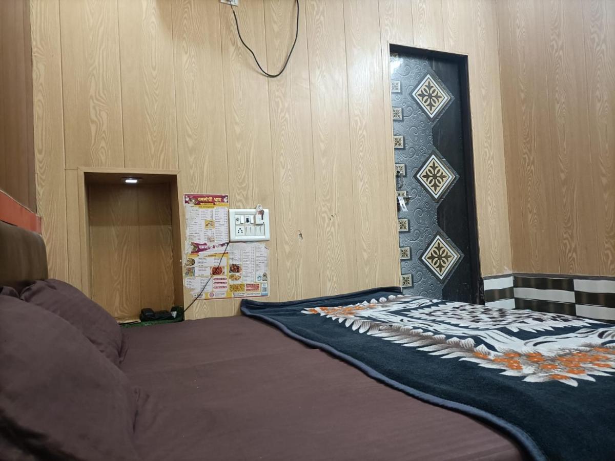 Yamnotri Dham Hotel Vrindávan Kültér fotó
