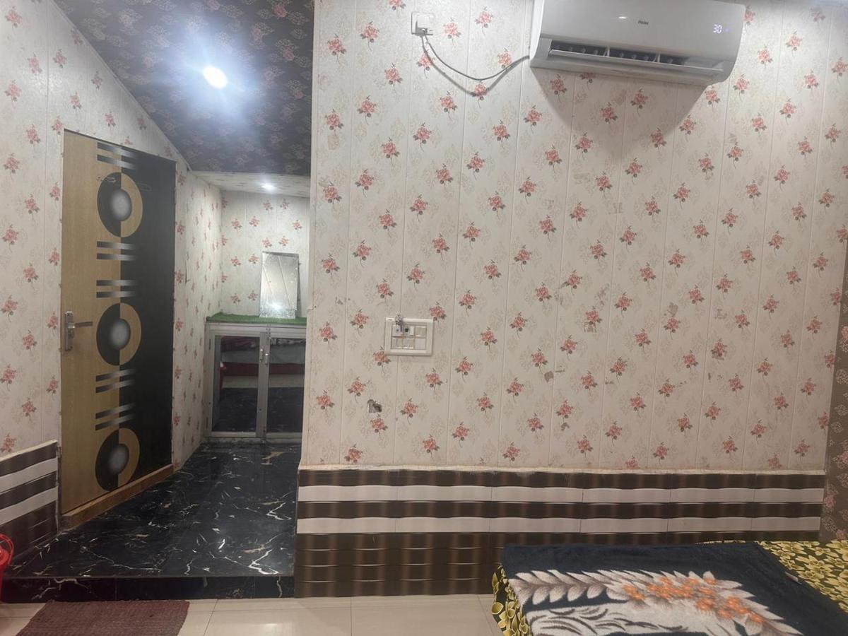 Yamnotri Dham Hotel Vrindávan Kültér fotó