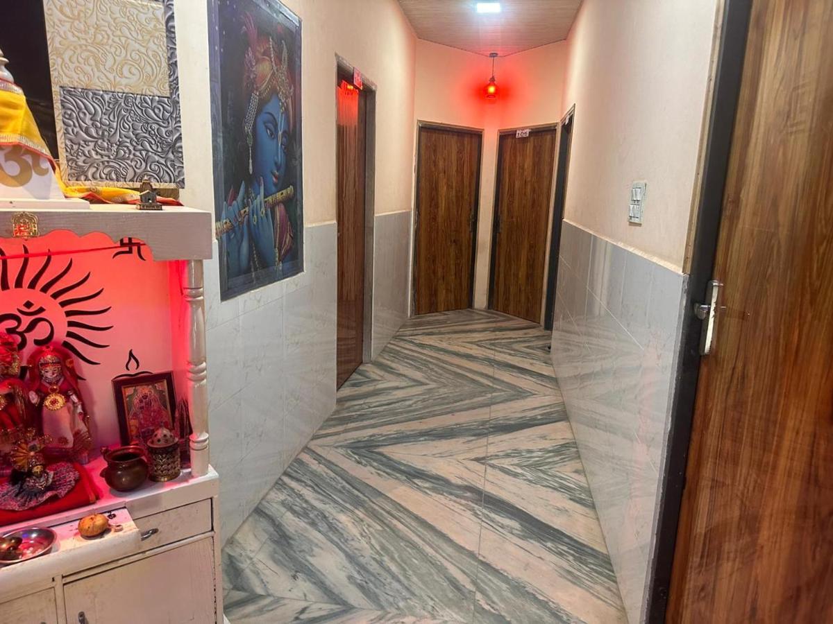 Yamnotri Dham Hotel Vrindávan Kültér fotó