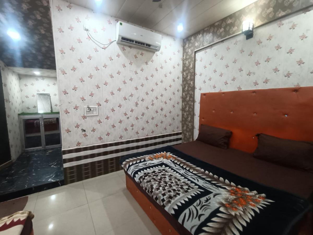 Yamnotri Dham Hotel Vrindávan Kültér fotó