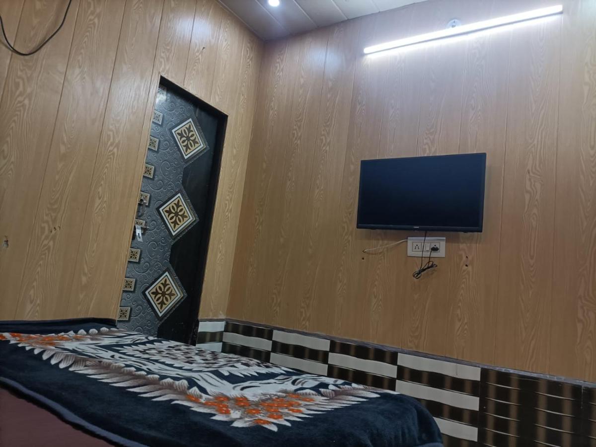 Yamnotri Dham Hotel Vrindávan Kültér fotó