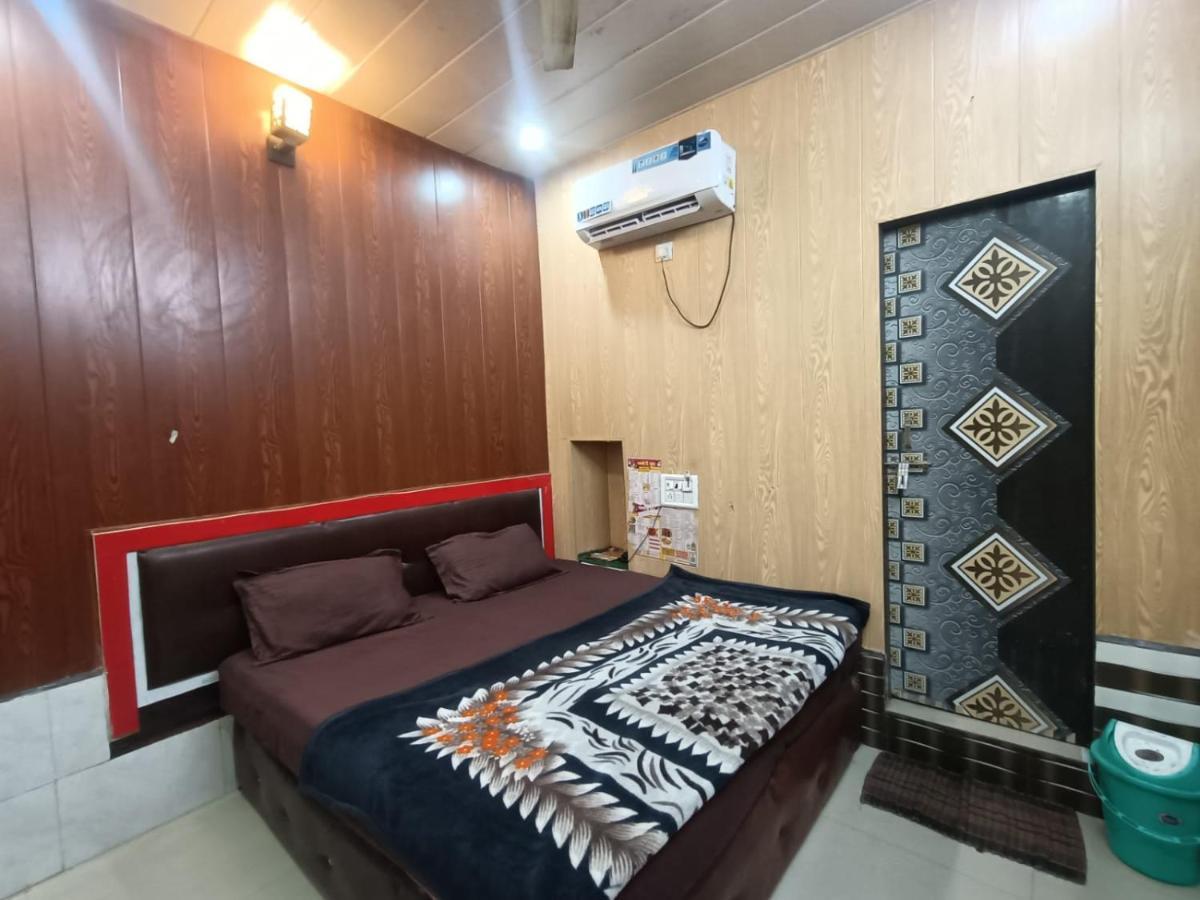 Yamnotri Dham Hotel Vrindávan Kültér fotó