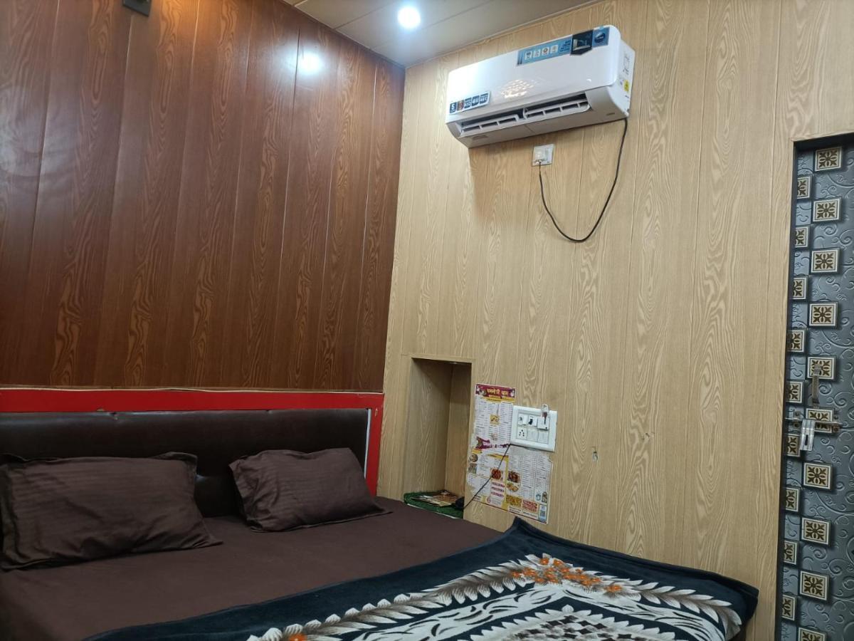 Yamnotri Dham Hotel Vrindávan Kültér fotó
