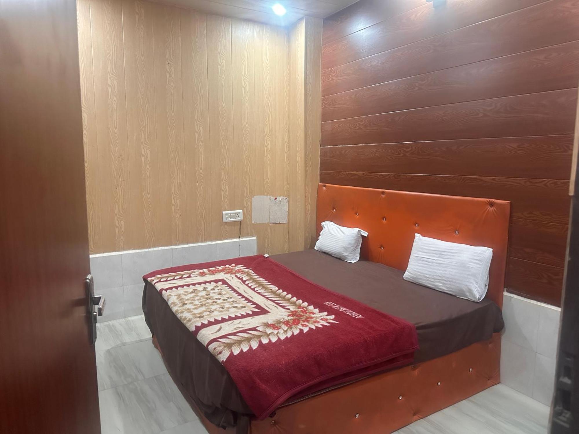 Yamnotri Dham Hotel Vrindávan Kültér fotó